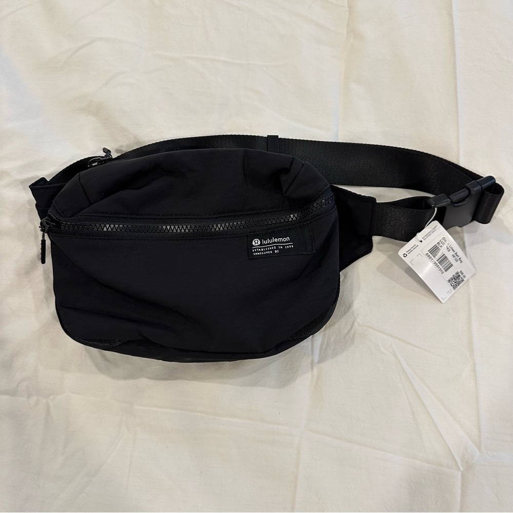 Lululemon clean lines belt bag - Black - one size